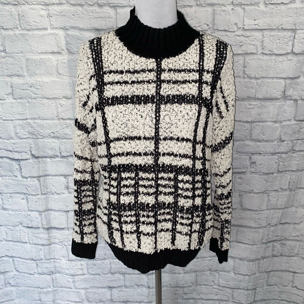 Solitaire women L scoopneck Longsleeve plaid pattern popcorn sweater B&W